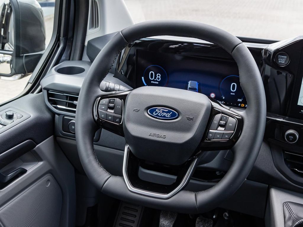 Ford Tourneo Custom 2025