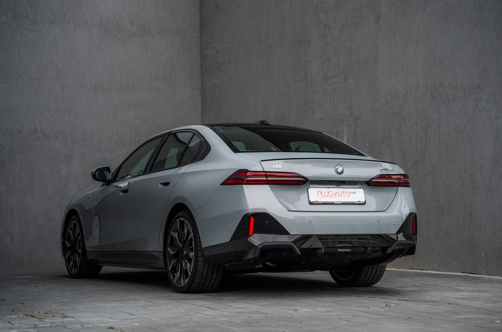 BMW i5 2025
