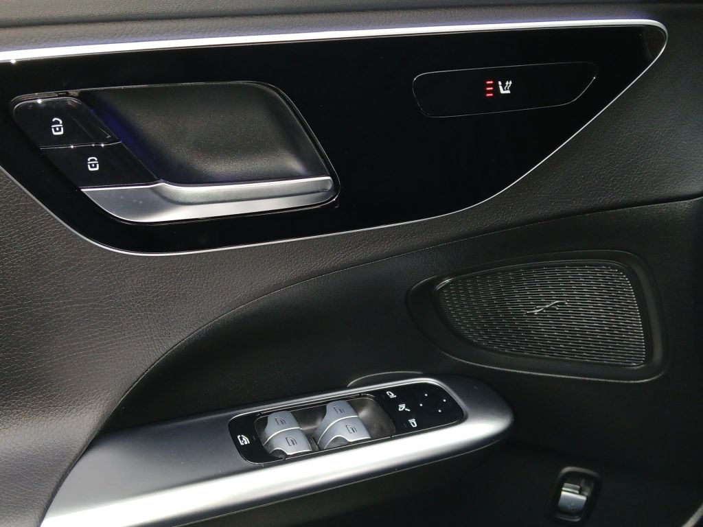 Mercedes-Benz C 300 2025