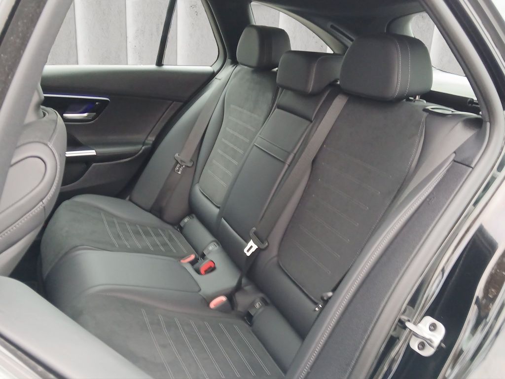 Mercedes-Benz C 300 2025