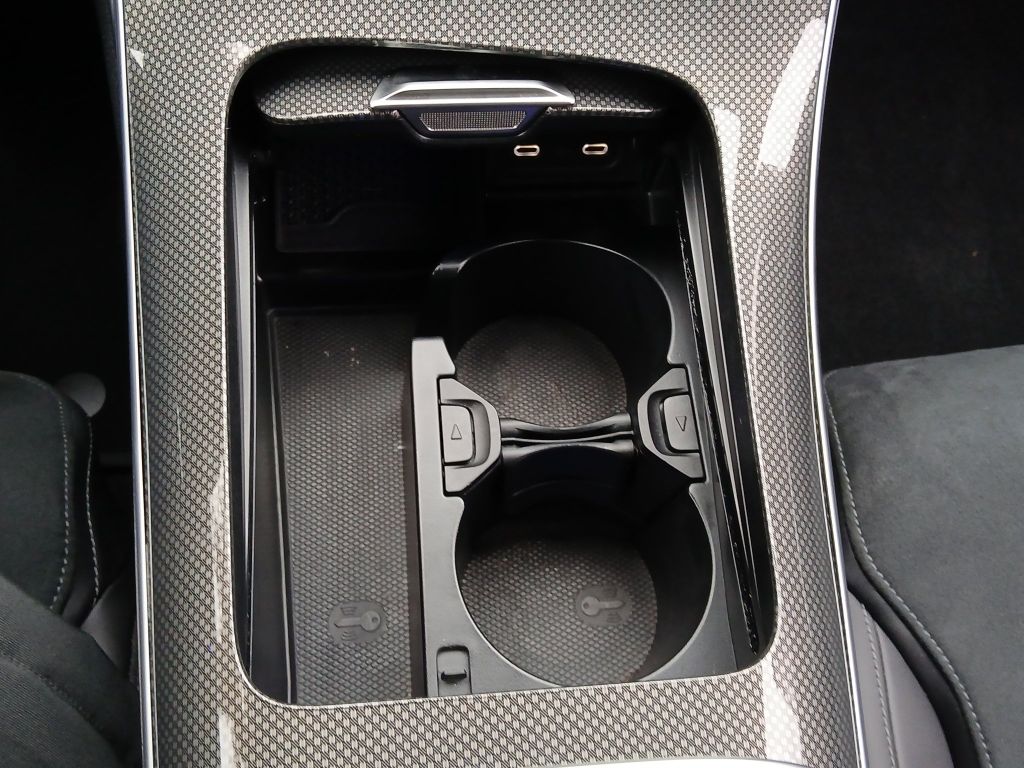 Mercedes-Benz C 300 2025