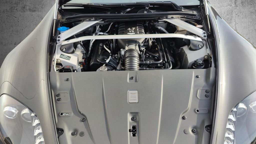 Aston Martin V8 Vantage 2012