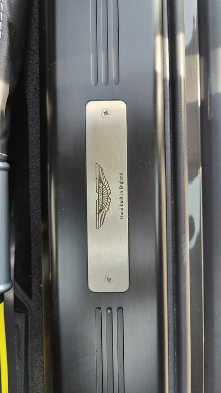 Aston Martin V8 Vantage 2012