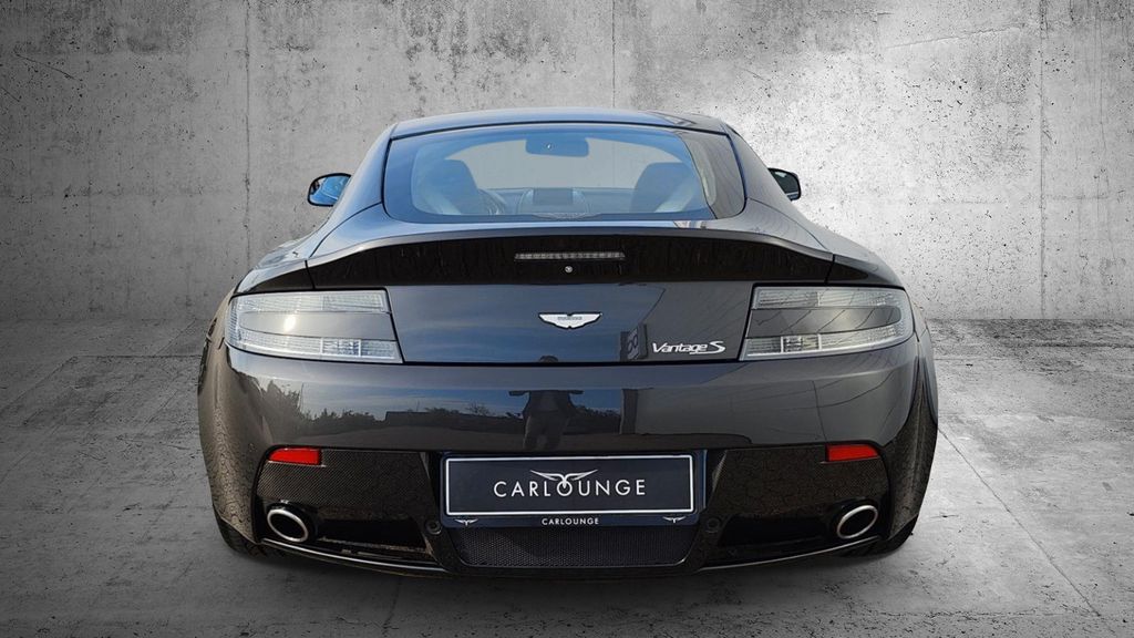 Aston Martin V8 Vantage 2012