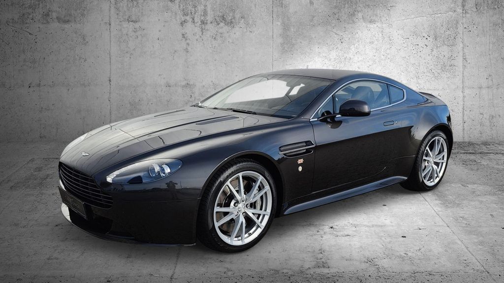 Aston Martin V8 Vantage 2012