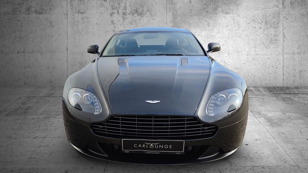 Aston Martin V8 Vantage 2012