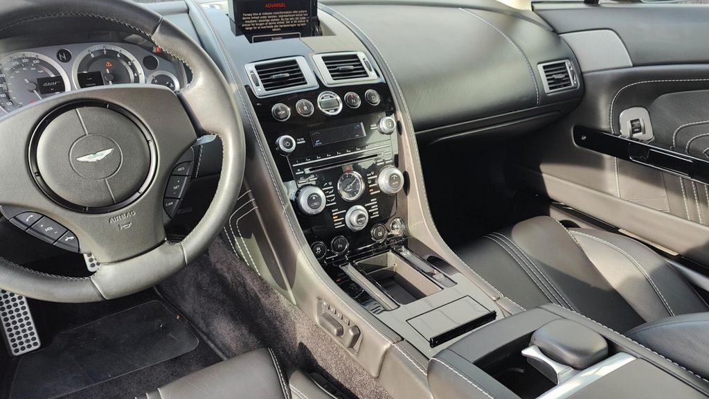 Aston Martin V8 Vantage 2012