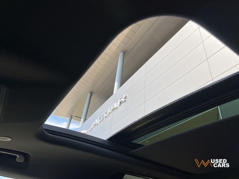 Land Rover Defender 2025