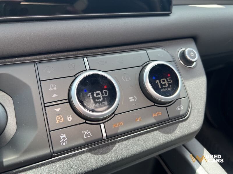 Land Rover Defender 2025