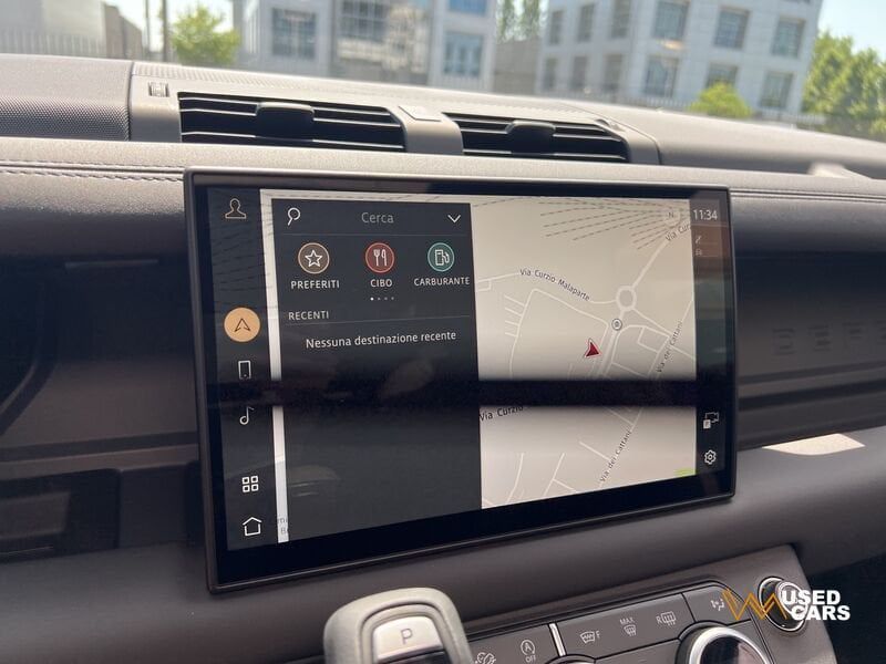 Land Rover Defender 2025