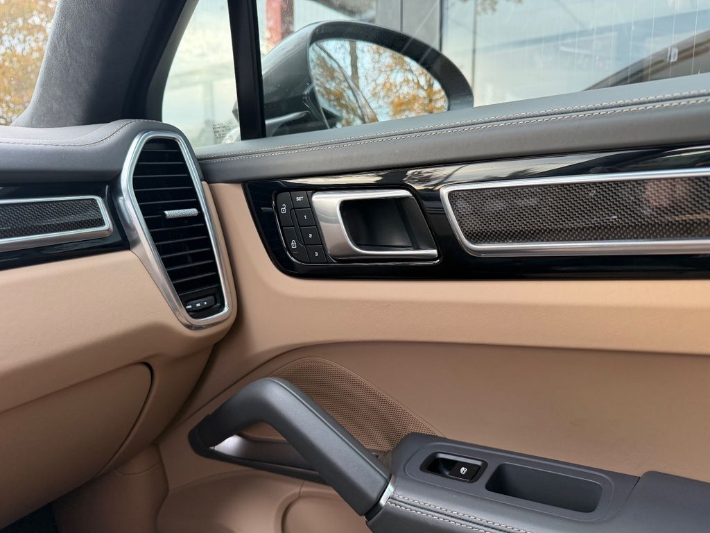 Porsche Cayenne 2022