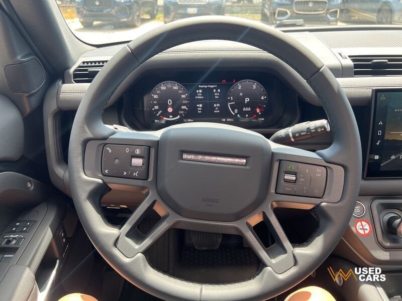 Land Rover Defender 2025