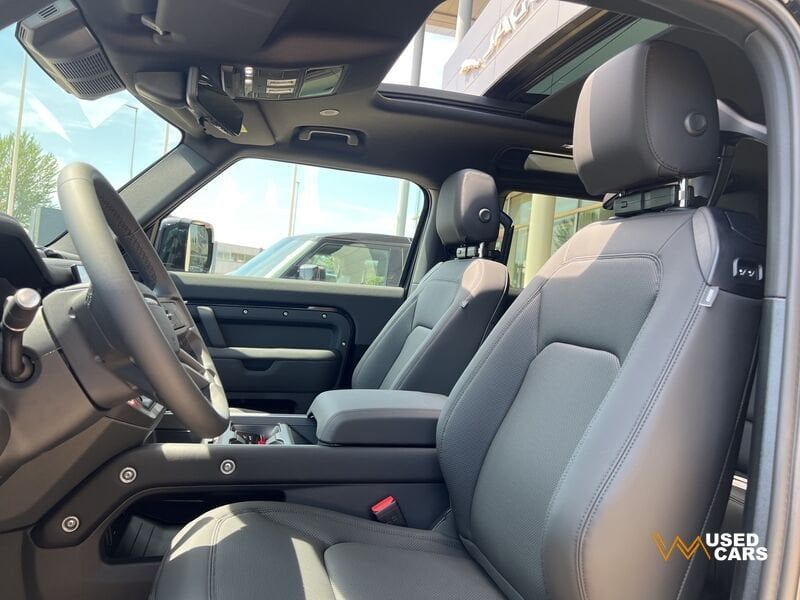 Land Rover Defender 2025