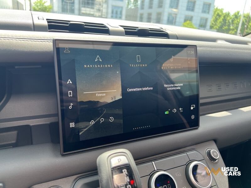 Land Rover Defender 2025