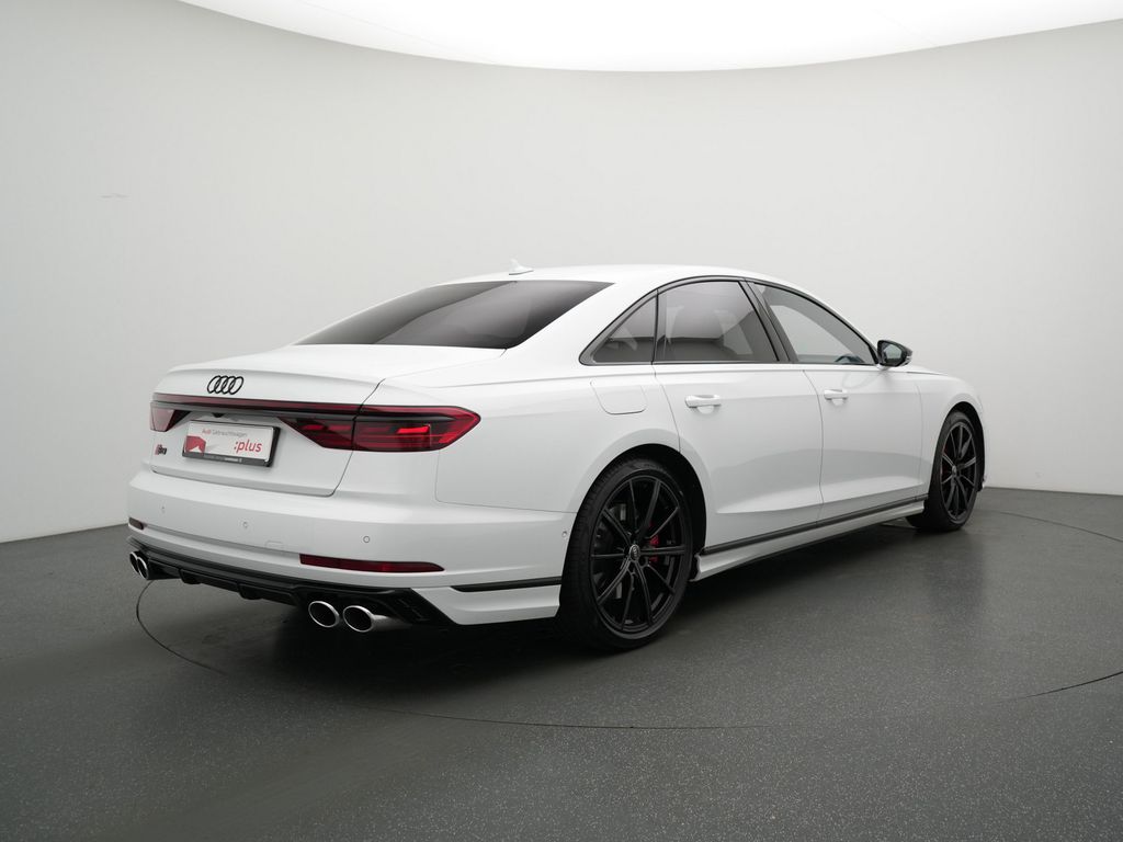 Audi S8 2024