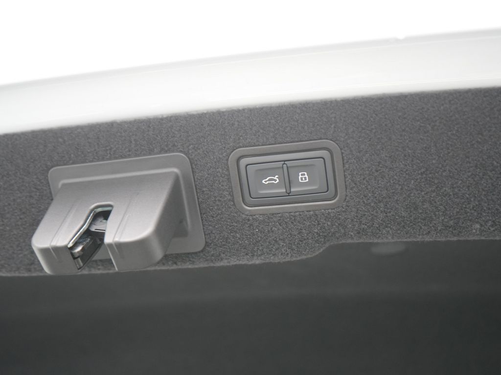 Audi S8 2024