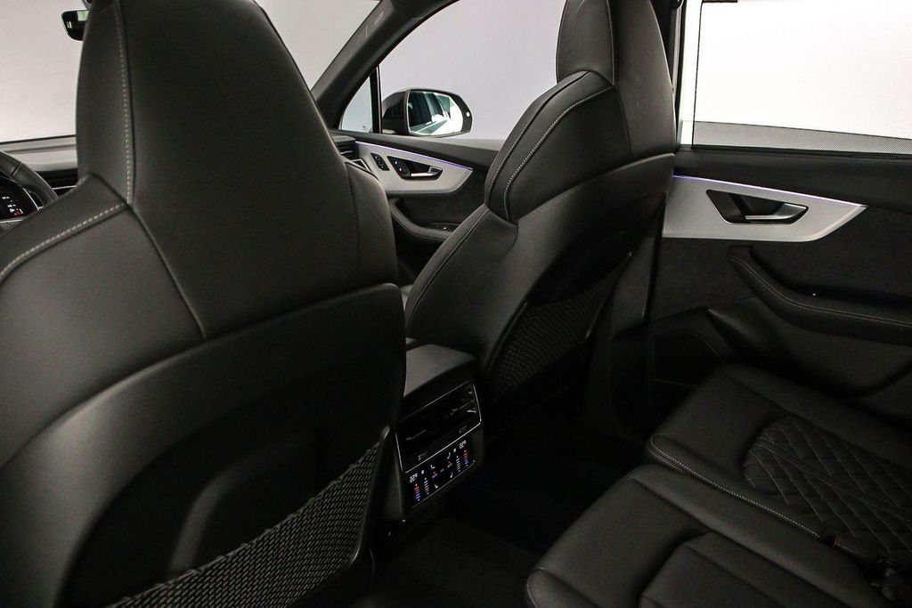Audi SQ7 2025