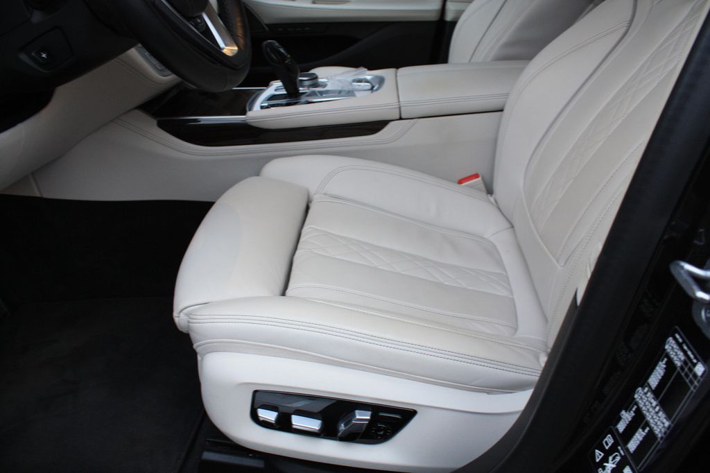 BMW 750 2022