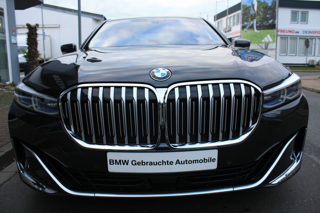 BMW 750 2022