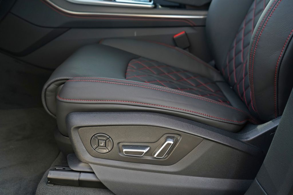 Audi SQ8 2025