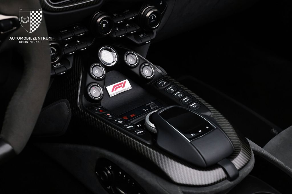 Aston Martin V8 Vantage 2023