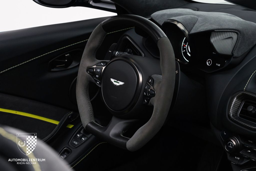 Aston Martin V8 Vantage 2023