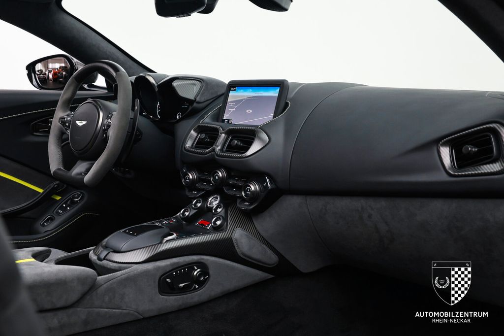 Aston Martin V8 Vantage 2023