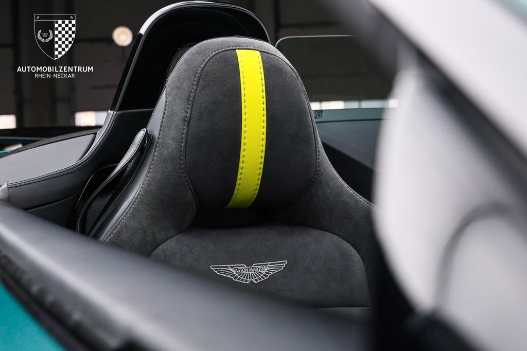 Aston Martin V8 Vantage 2023