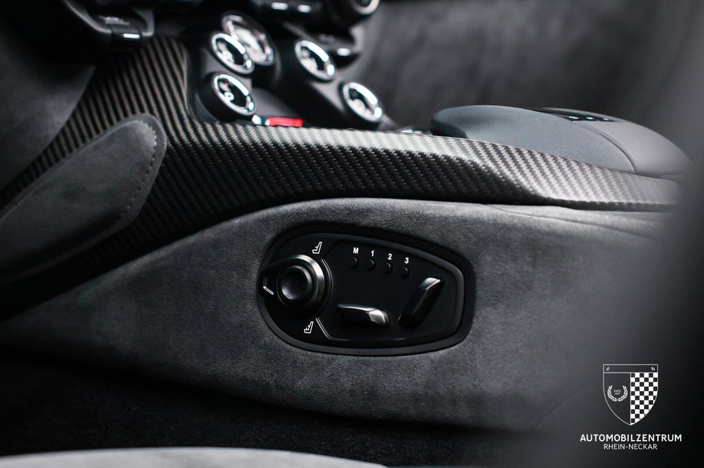 Aston Martin V8 Vantage 2023