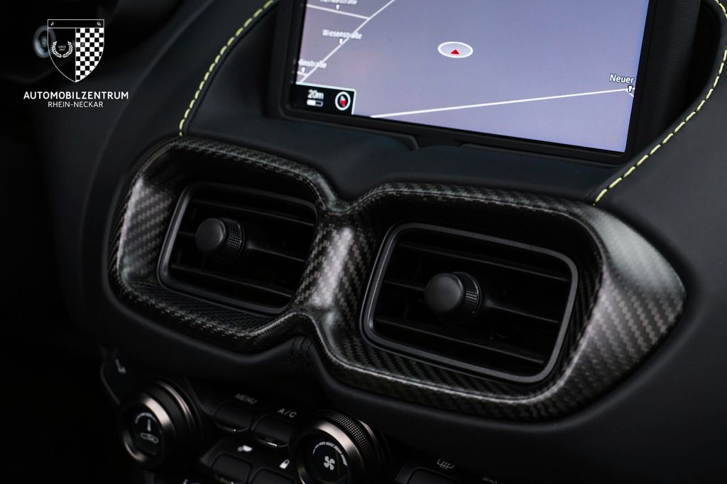 Aston Martin V8 Vantage 2023