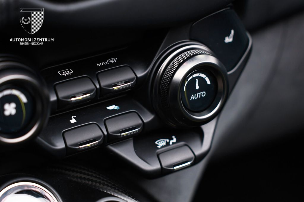 Aston Martin V8 Vantage 2023