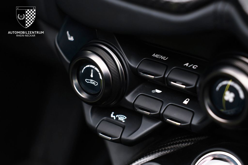 Aston Martin V8 Vantage 2023