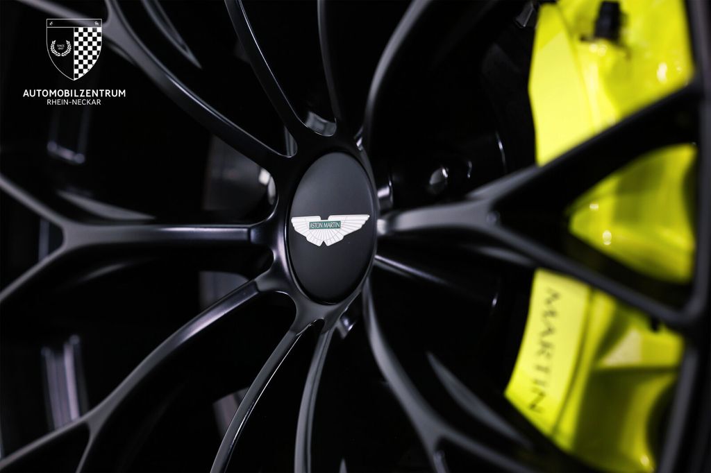 Aston Martin V8 Vantage 2023