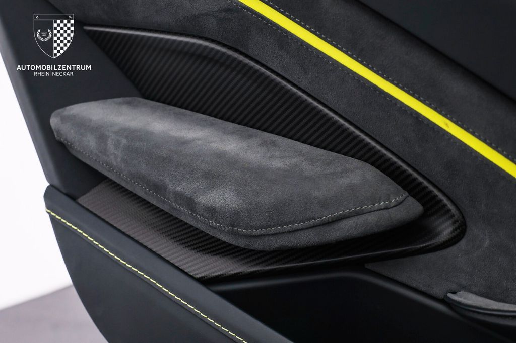 Aston Martin V8 Vantage 2023