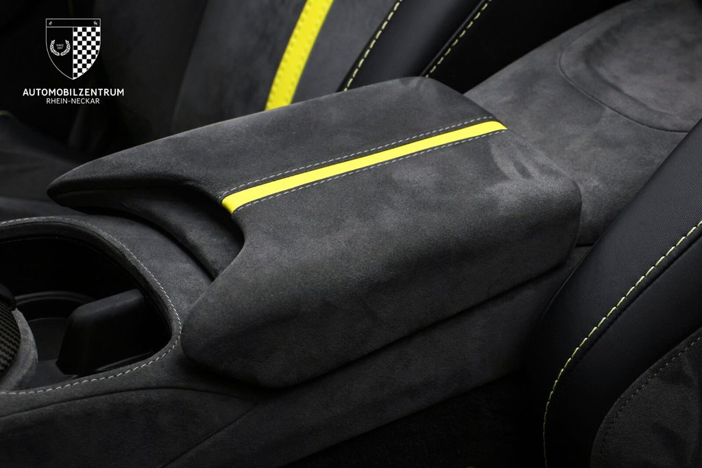 Aston Martin V8 Vantage 2023