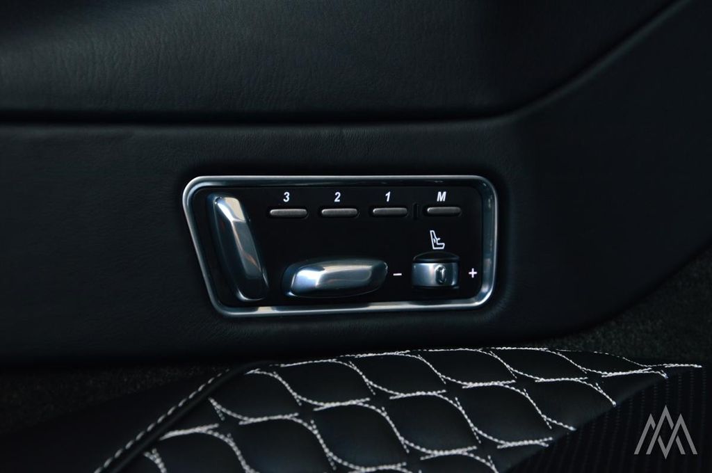 Aston Martin Vanquish 2013