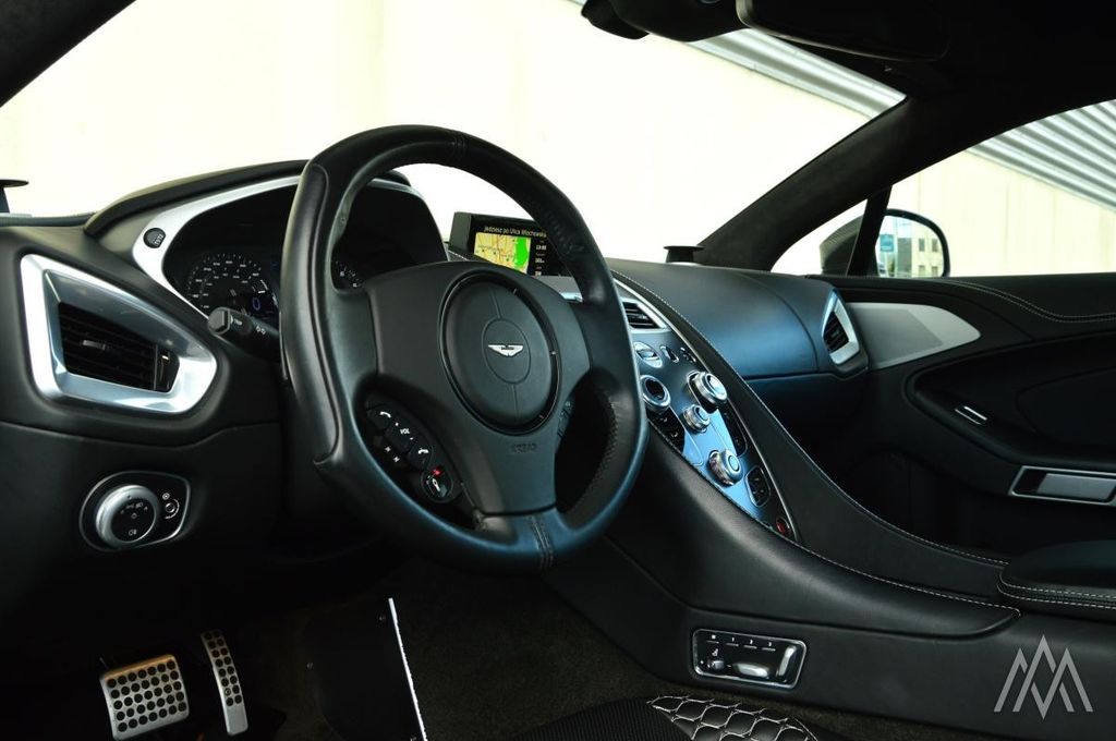 Aston Martin Vanquish 2013