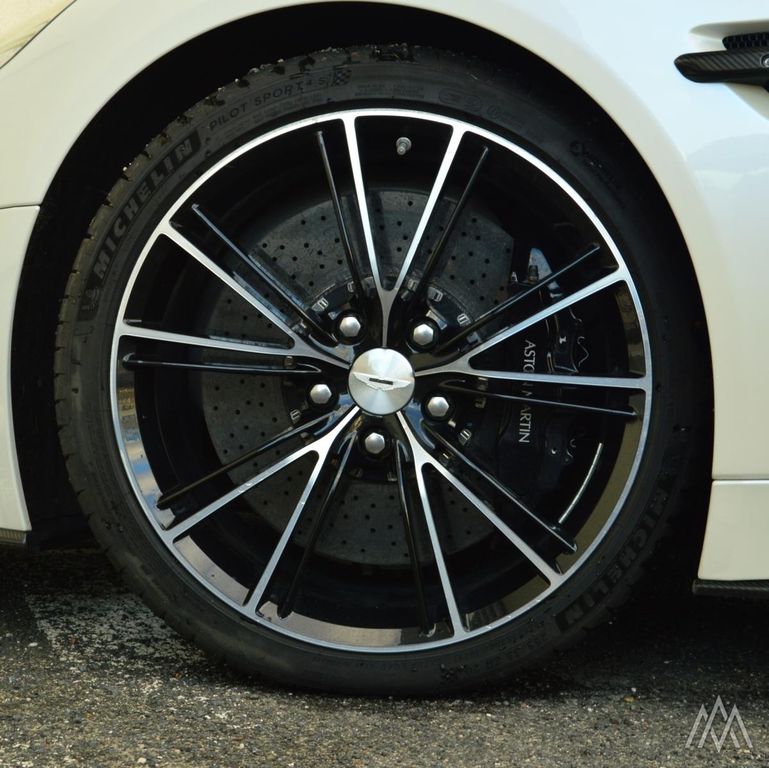 Aston Martin Vanquish 2013