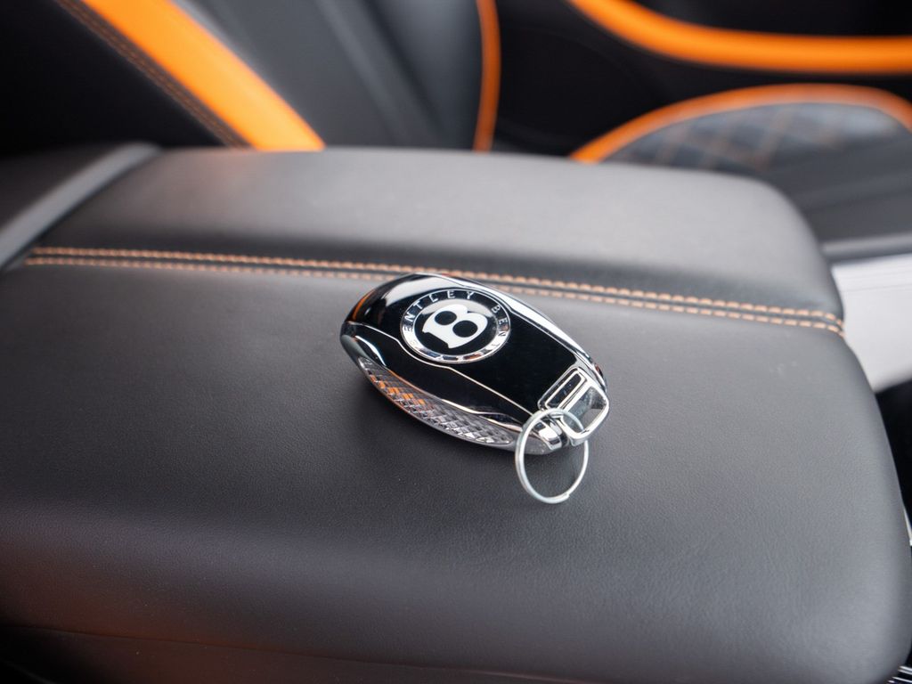 Bentley Continental GTC 2024