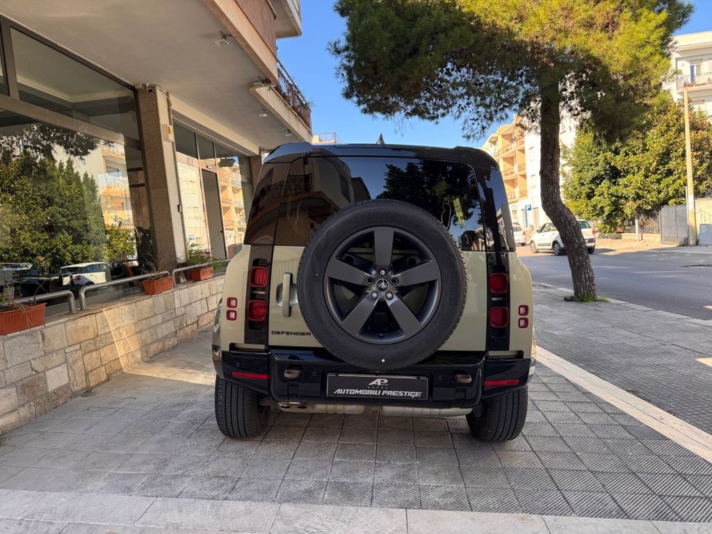 Land Rover Defender 2023