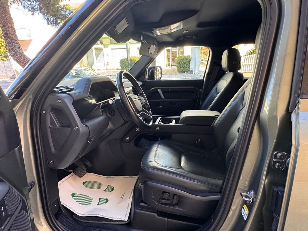 Land Rover Defender 2023