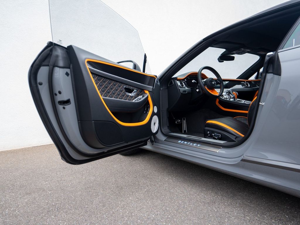 Bentley Continental GTC 2024