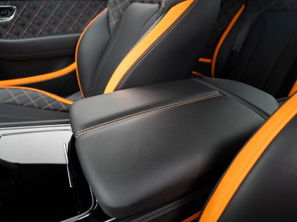 Bentley Continental GTC 2024