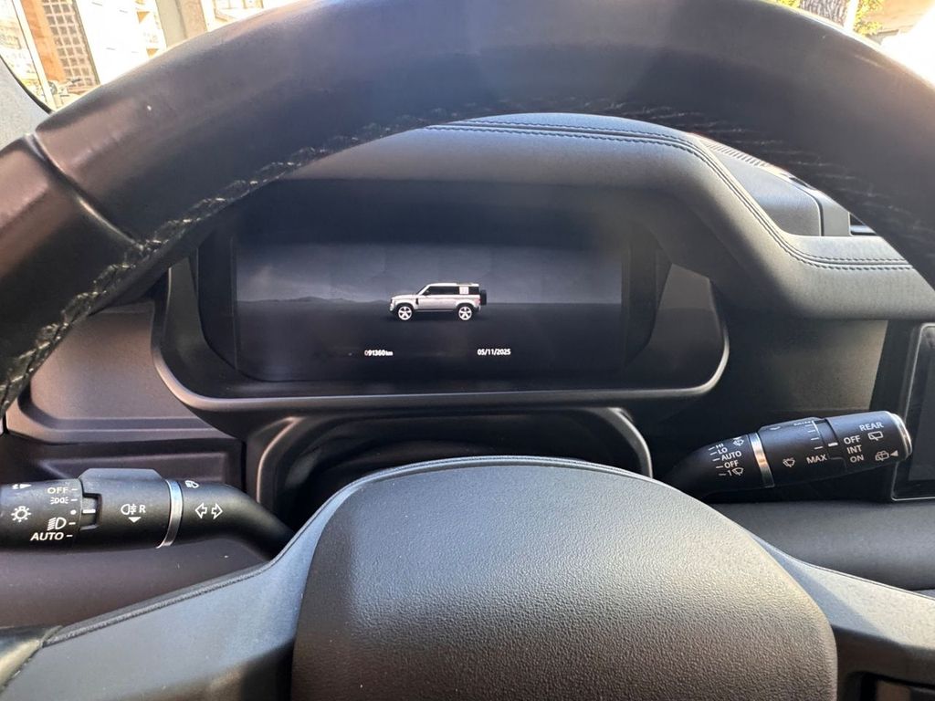 Land Rover Defender 2023