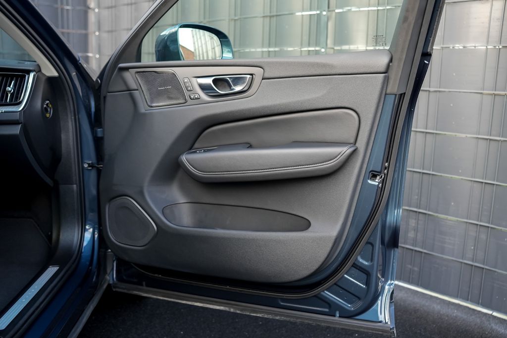 Volvo XC60 2025
