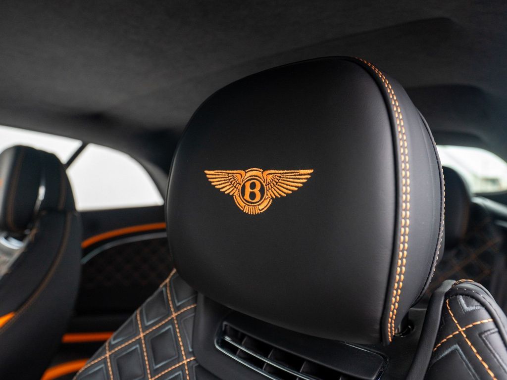Bentley Continental GTC 2024