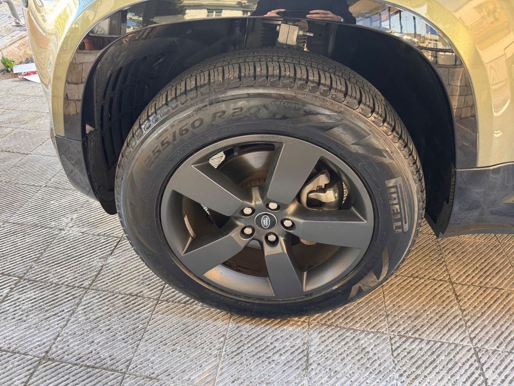 Land Rover Defender 2023