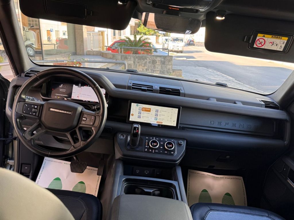 Land Rover Defender 2023