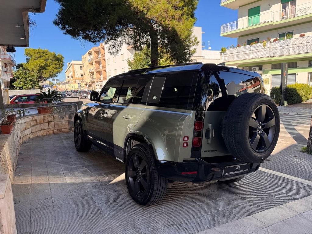 Land Rover Defender 2023