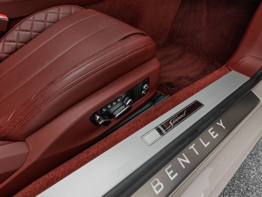 Bentley Continental GTC 2023